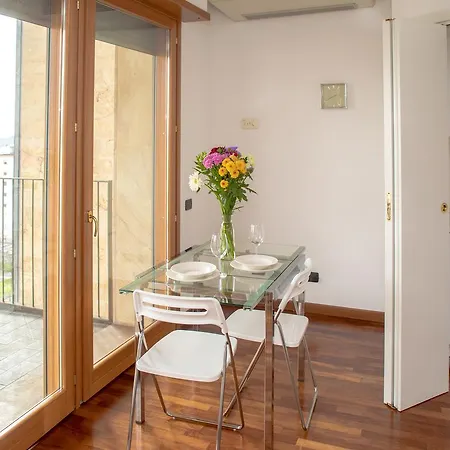 Bocconi University Flat アパート *